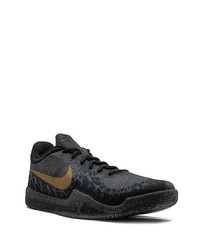 schwarze Sportschuhe von Nike