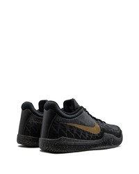 schwarze Sportschuhe von Nike