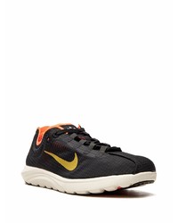 schwarze Sportschuhe von Nike