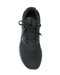 schwarze Sportschuhe von New Balance