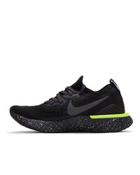 schwarze Sportschuhe von Nike