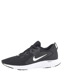 schwarze Sportschuhe von Nike