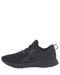 schwarze Sportschuhe von Nike