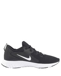 schwarze Sportschuhe von Nike