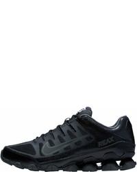 schwarze Sportschuhe von Nike