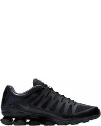 schwarze Sportschuhe von Nike