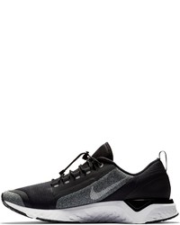 schwarze Sportschuhe von Nike