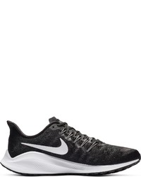 schwarze Sportschuhe von Nike