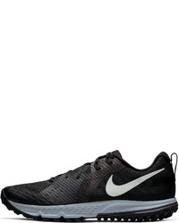 schwarze Sportschuhe von Nike