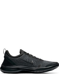 schwarze Sportschuhe von Nike