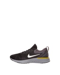 schwarze Sportschuhe von Nike