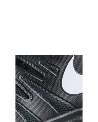 schwarze Sportschuhe von Nike