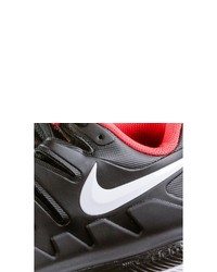 schwarze Sportschuhe von Nike