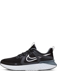 schwarze Sportschuhe von Nike