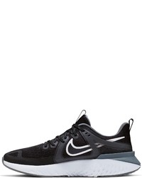 schwarze Sportschuhe von Nike