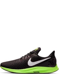 schwarze Sportschuhe von Nike