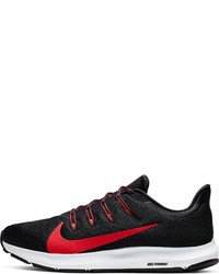 schwarze Sportschuhe von Nike