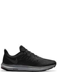 schwarze Sportschuhe von Nike