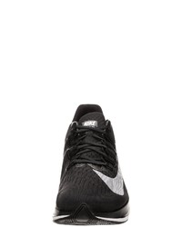 schwarze Sportschuhe von Nike