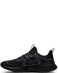 schwarze Sportschuhe von Nike