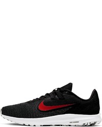 schwarze Sportschuhe von Nike