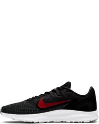 schwarze Sportschuhe von Nike