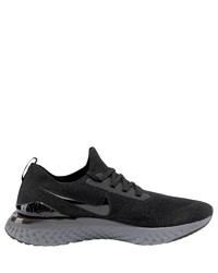 schwarze Sportschuhe von Nike