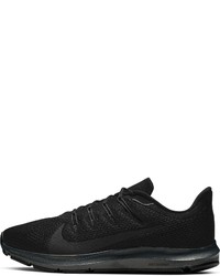 schwarze Sportschuhe von Nike