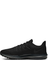 schwarze Sportschuhe von Nike