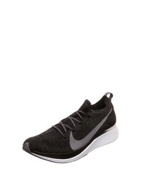 schwarze Sportschuhe von Nike