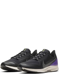 schwarze Sportschuhe von Nike