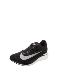 schwarze Sportschuhe von Nike