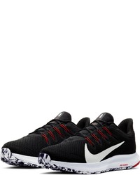 schwarze Sportschuhe von Nike