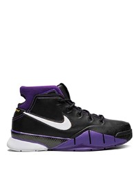 schwarze Sportschuhe von Nike