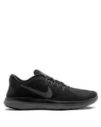 schwarze Sportschuhe von Nike