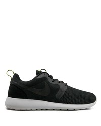 schwarze Sportschuhe von Nike