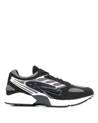 schwarze Sportschuhe von Nike