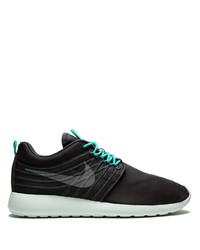 schwarze Sportschuhe von Nike