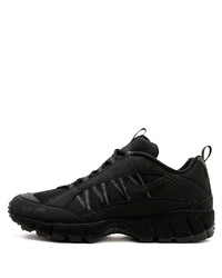 schwarze Sportschuhe von Nike