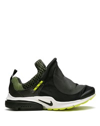 schwarze Sportschuhe von Nike