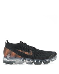 schwarze Sportschuhe von Nike