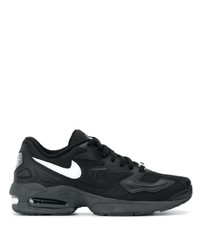 schwarze Sportschuhe von Nike