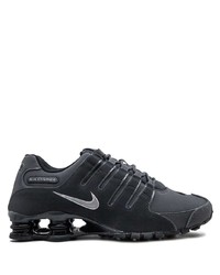 schwarze Sportschuhe von Nike