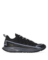 schwarze Sportschuhe von Nike