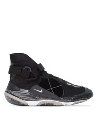 schwarze Sportschuhe von Nike