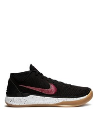 schwarze Sportschuhe von Nike