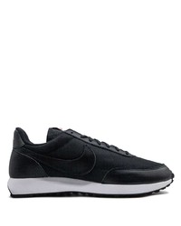 schwarze Sportschuhe von Nike