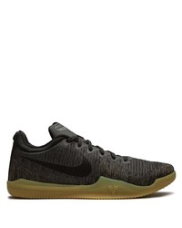 schwarze Sportschuhe von Nike