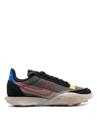 schwarze Sportschuhe von Nike