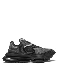 schwarze Sportschuhe von Nike